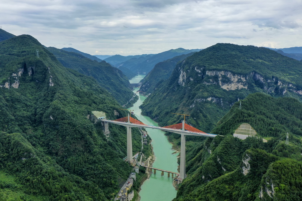 渝湘高速复线最新动态，启程自然美景，探寻内心平静之旅