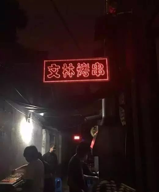 探索小巷深处的电影秘境，特色小店与最新电影盛宴