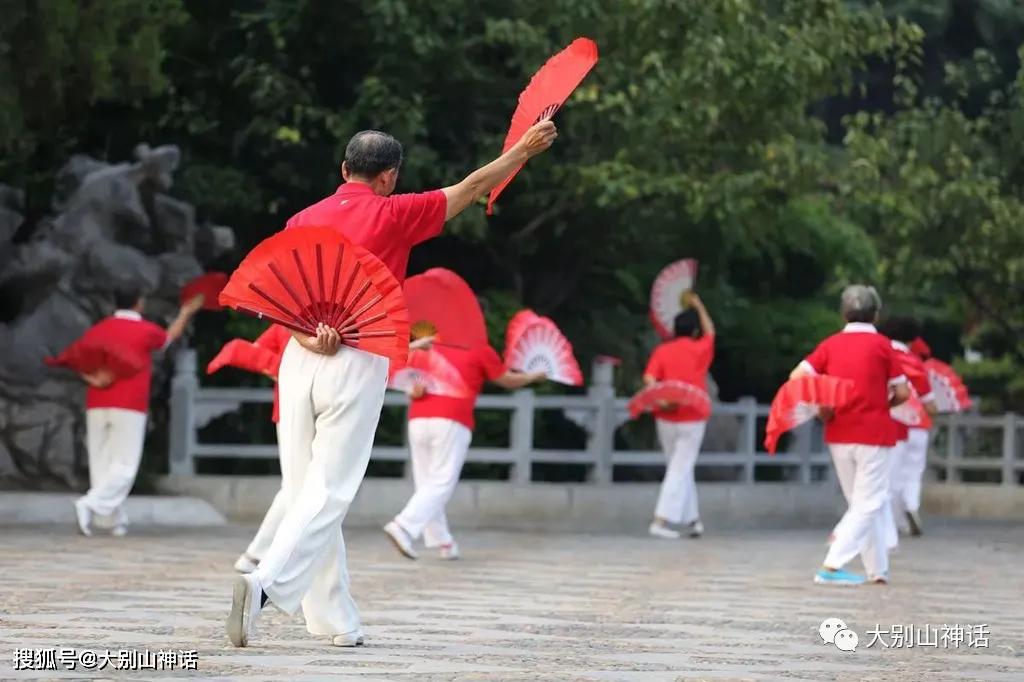 与自然共舞，探索最新广场舞，寻找内心的宁静与平和（2017年）